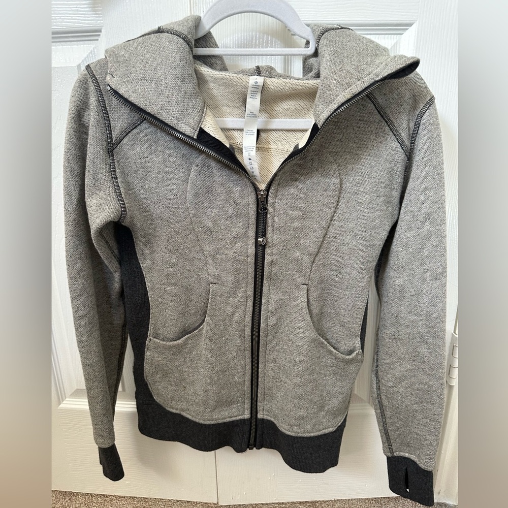 Lululemon scuba hoodie zip. Size 2, smoke free/pet free home.